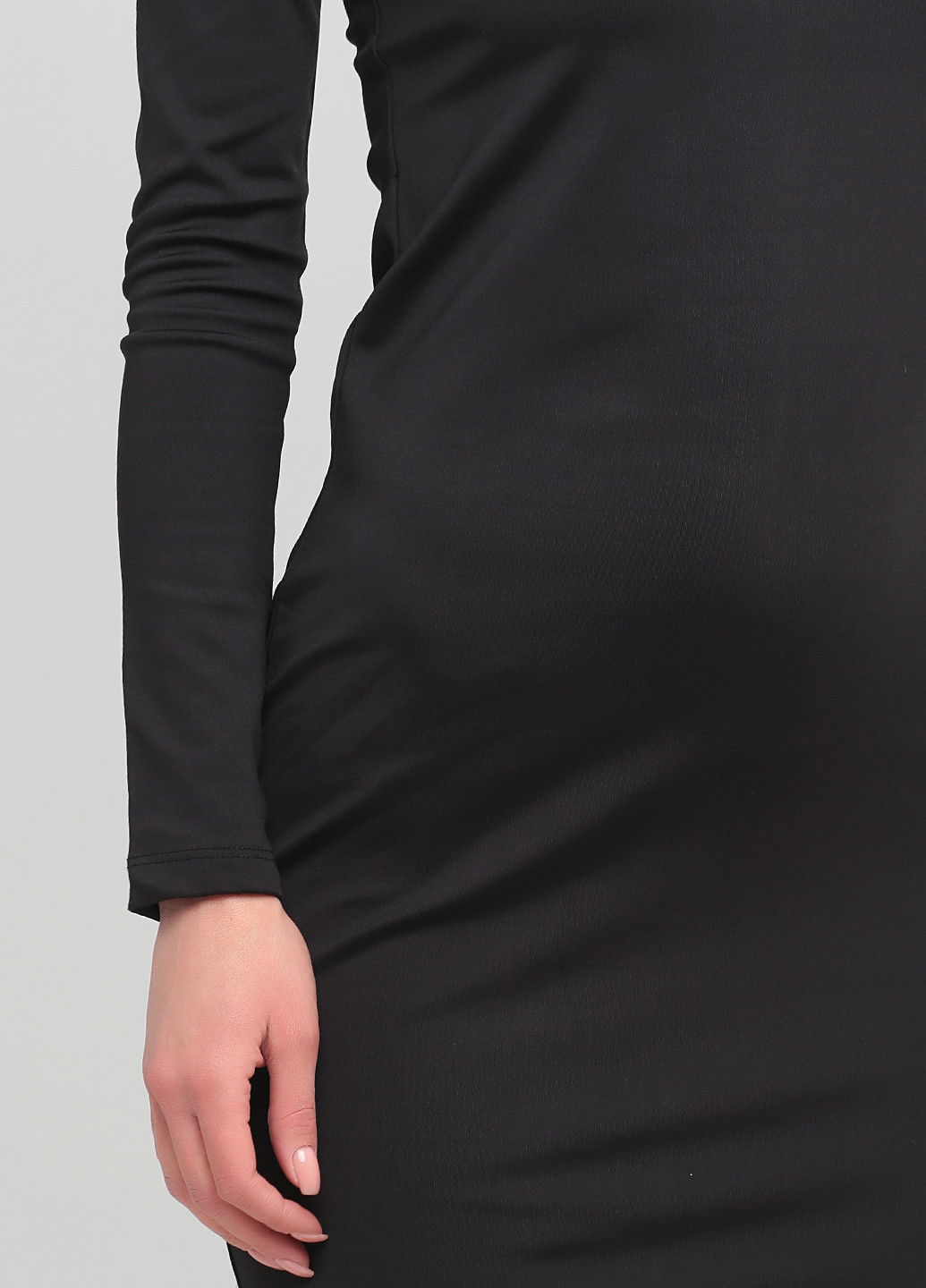Черное кэжуал платье футляр Bebe Plus однотонное
