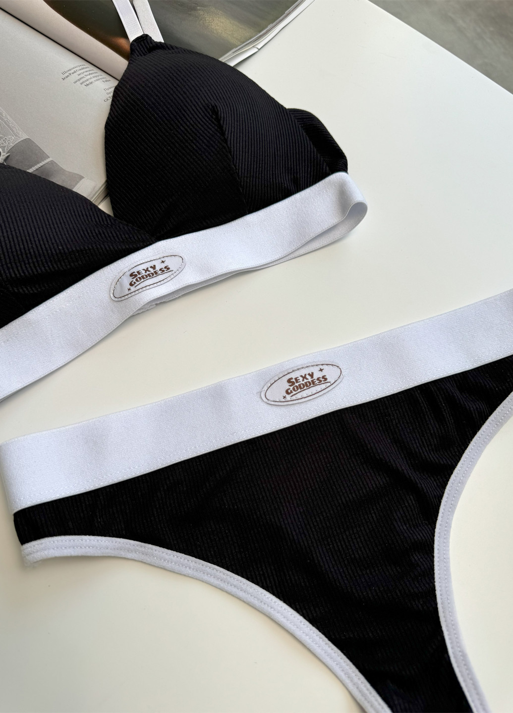 Черно-белый демисезонный комплект (бюстгальтер, трусики) NOVA VEGA