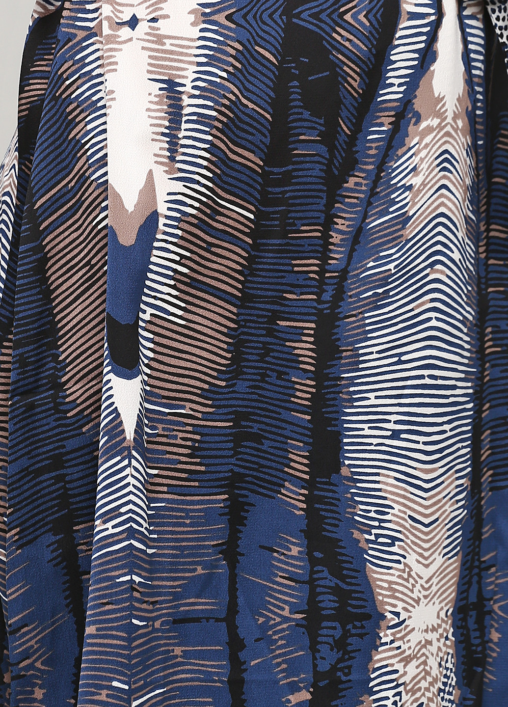Темно-синее кэжуал платье на запах NU DENMARK с абстрактным узором