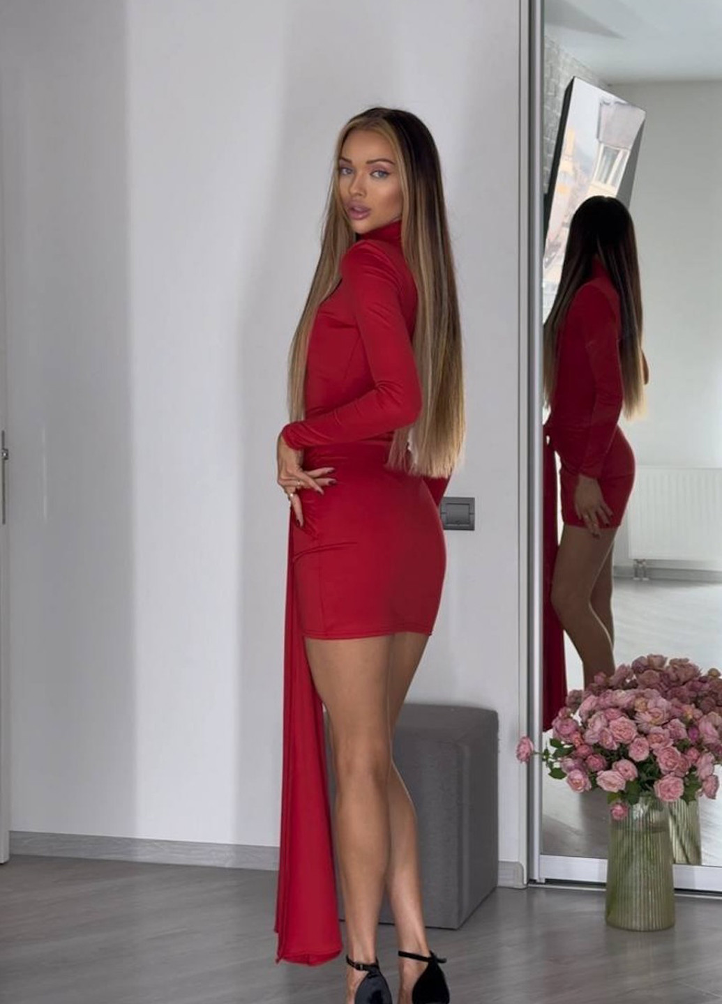 Темно-червона вечірня сукня силуетна, зі шлейфом No Brand однотонна