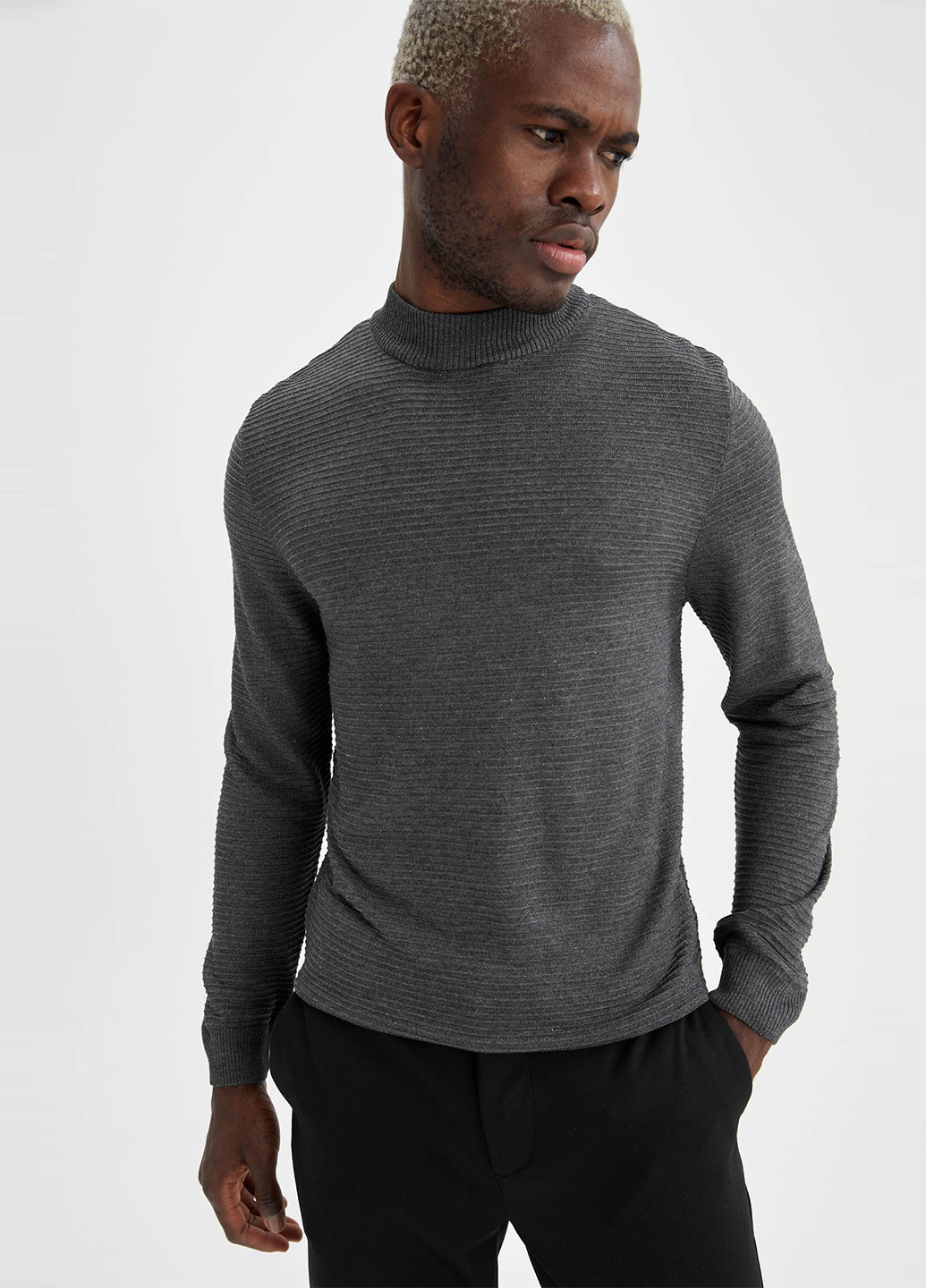 Темно-серый демисезонный свитер джемпер DeFacto