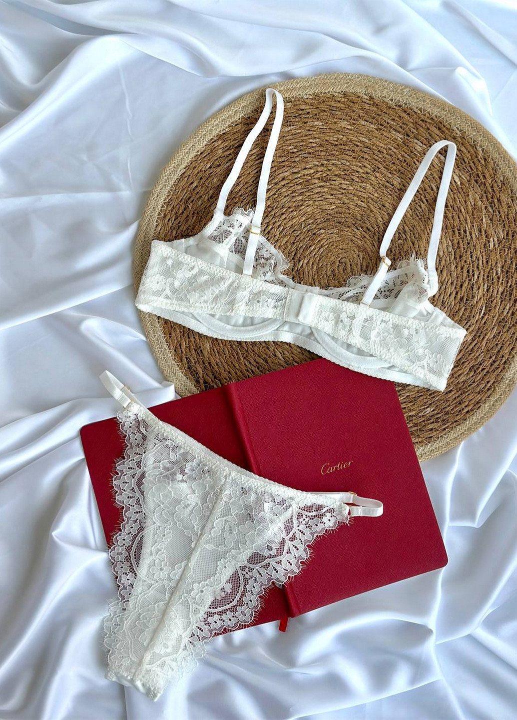 Білий демісезонний комплект (бюстгальтер, трусики) NOVA VEGA