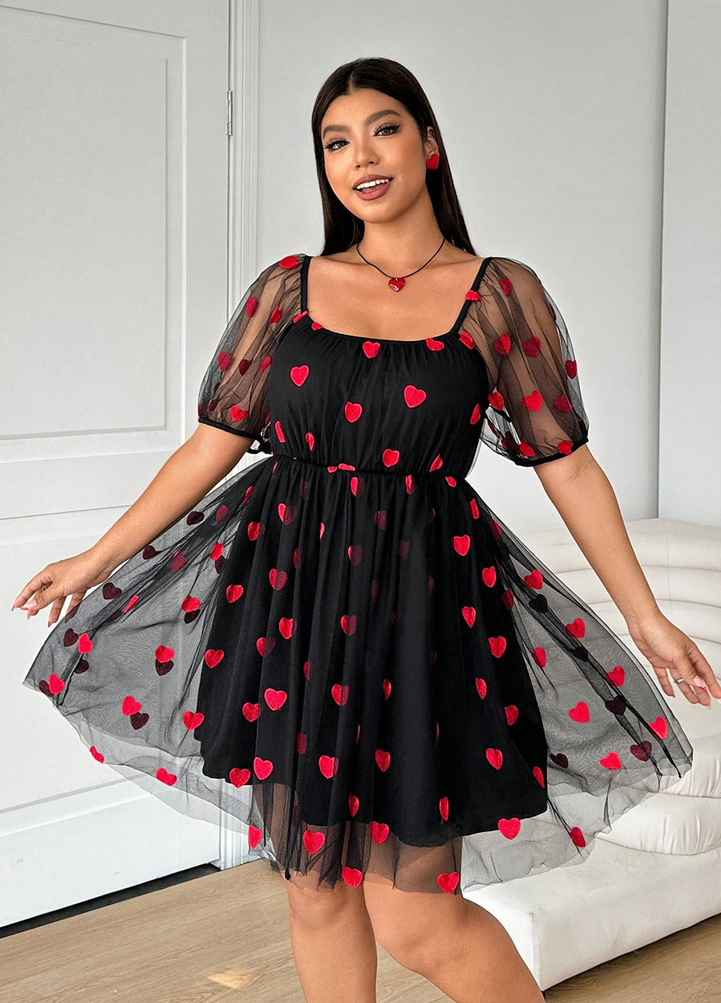 Чорна коктейльна сукня з спідницею-сонце SHEIN сердечка
