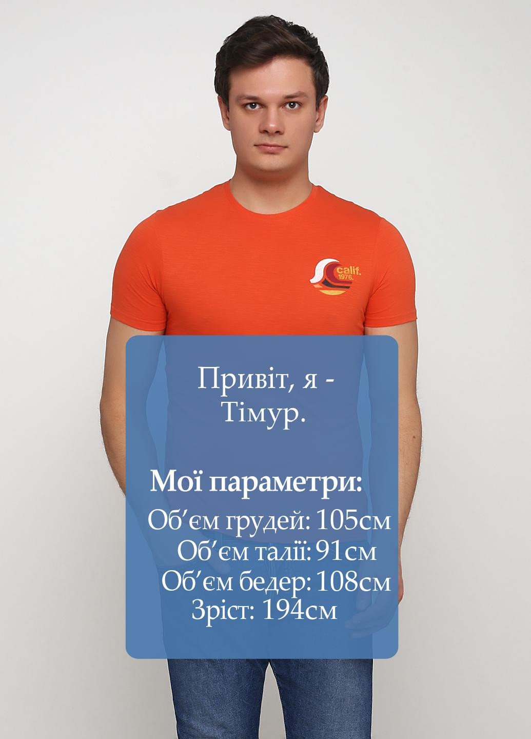 Оранжевая футболка Celio