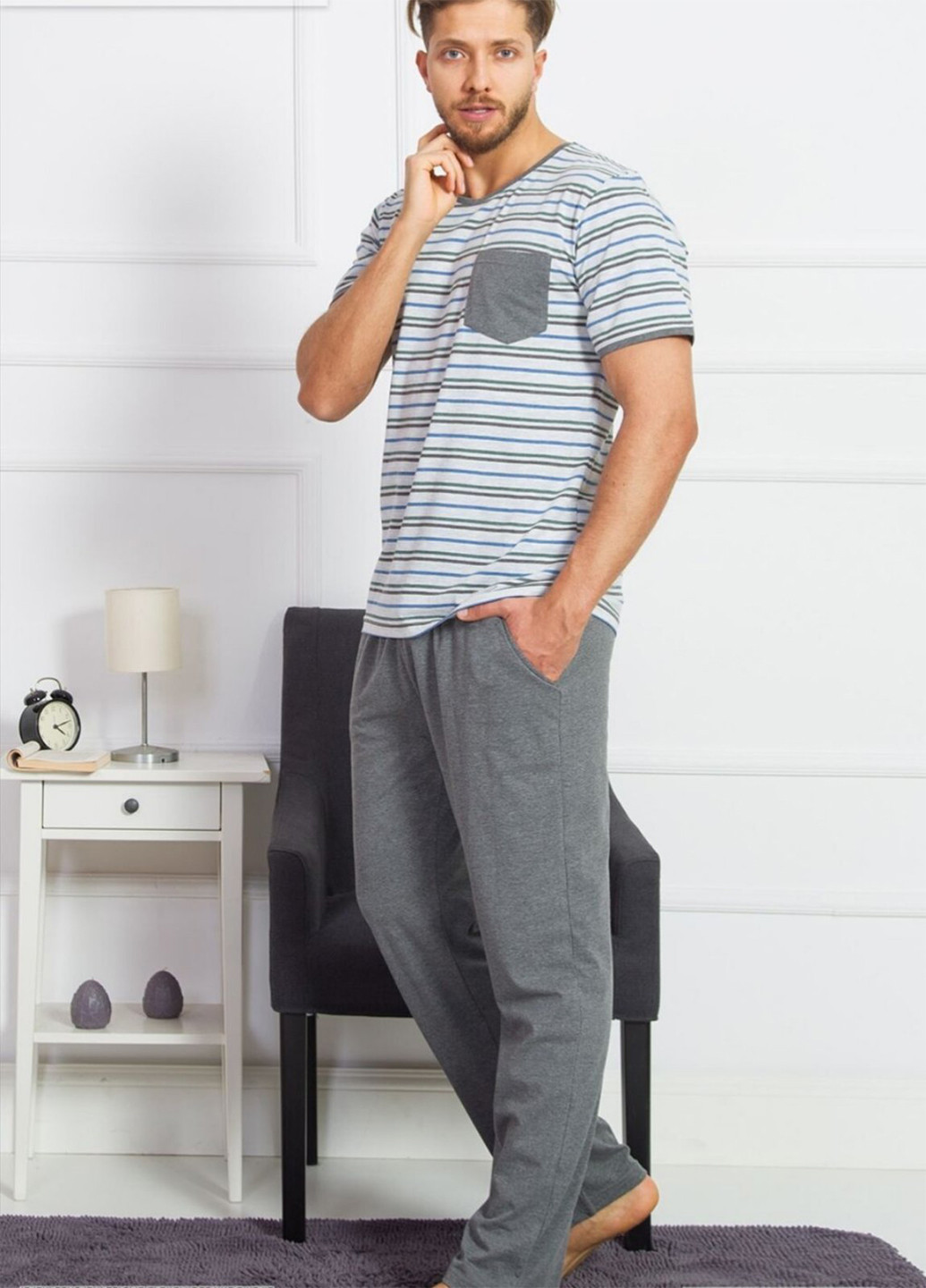 Серый демисезонный комплект (футболка, брюки) Vienetta