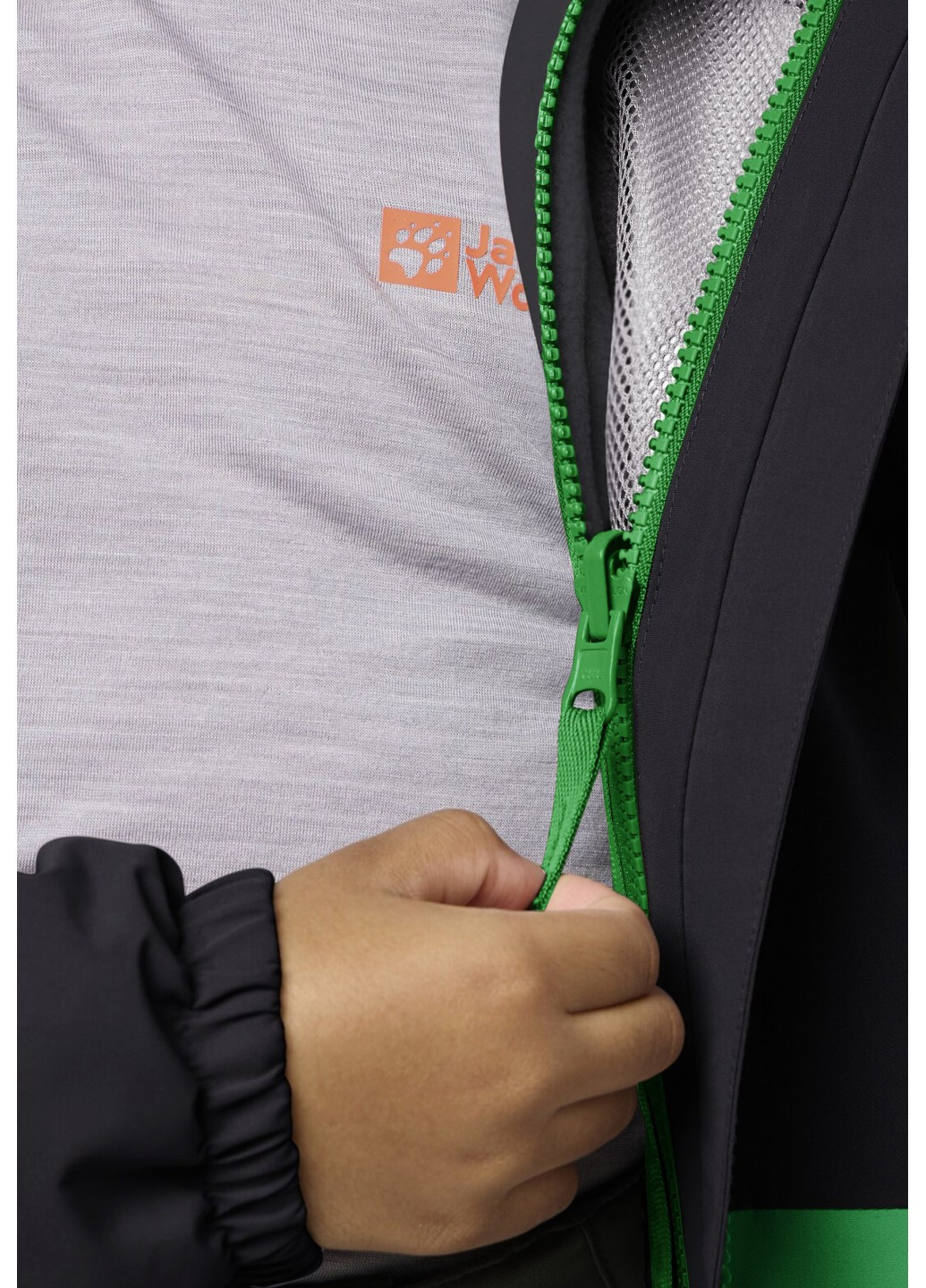 Черная демисезонная куртка куртка-трансформер Jack Wolfskin 1610081_E0206