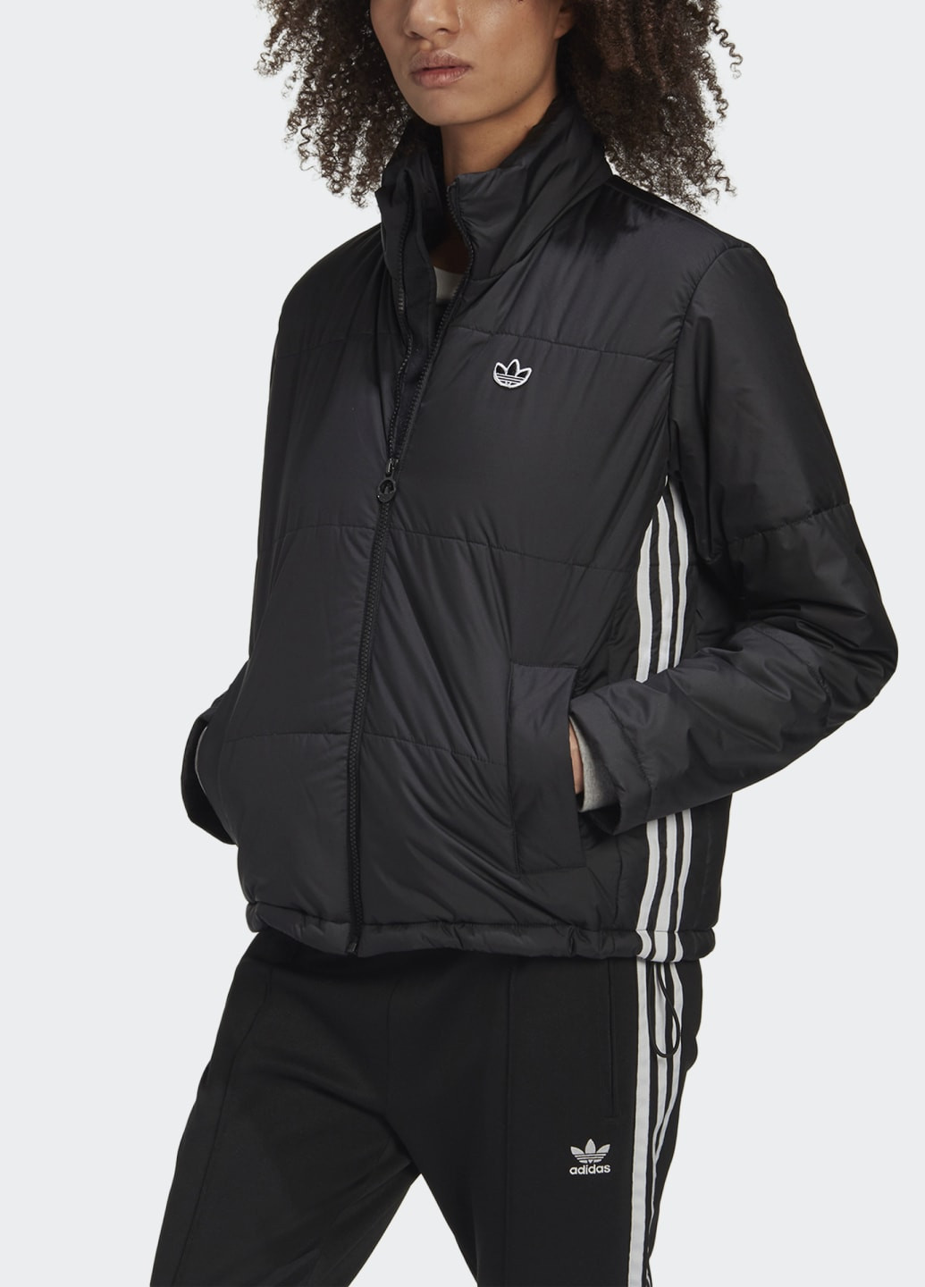 Черная летняя укороченная куртка puffer adidas