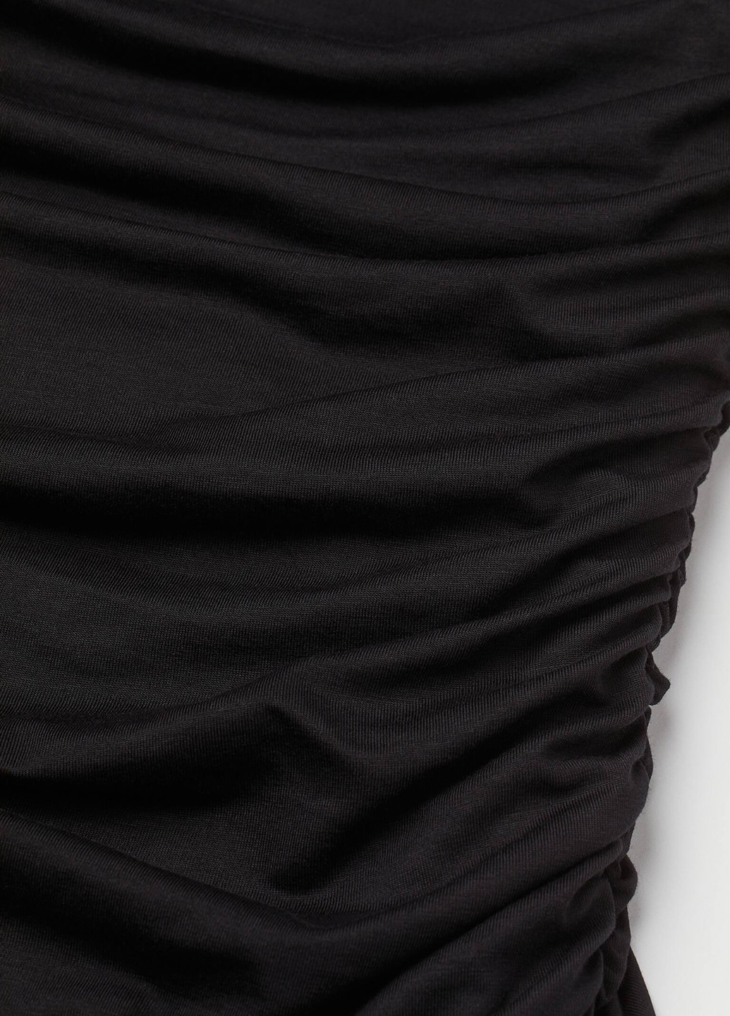 Черное вечернее платье с открытыми плечами H&M однотонное