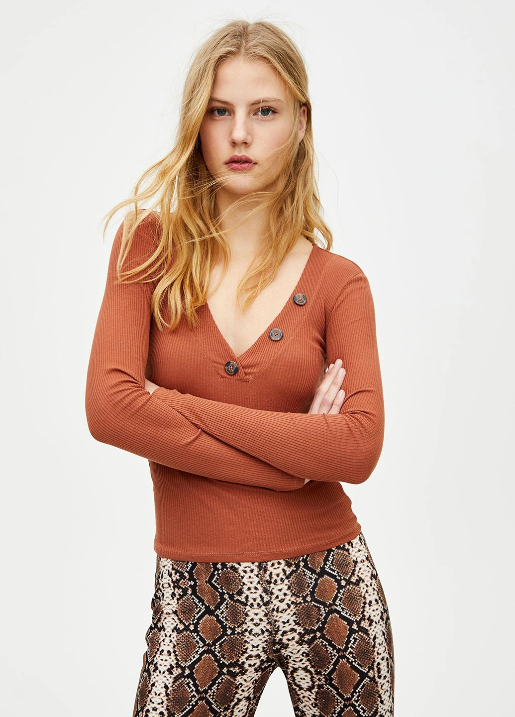 Коричневий лонгслів,коричневий, пуловер Pull & Bear