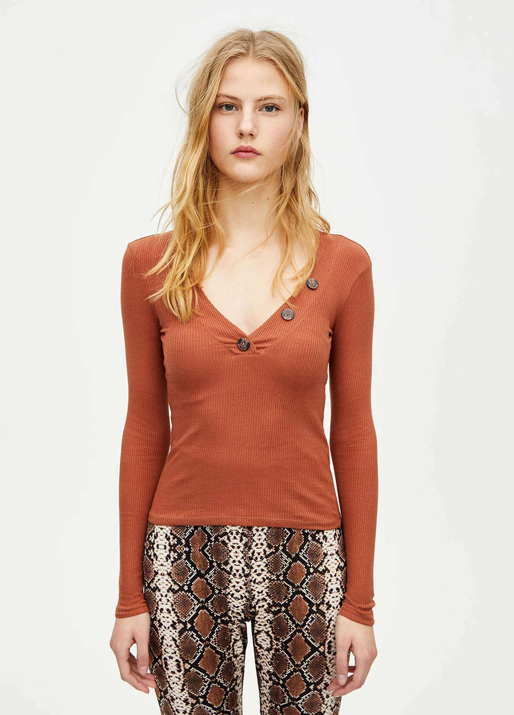 Коричневий лонгслів,коричневий, пуловер Pull & Bear