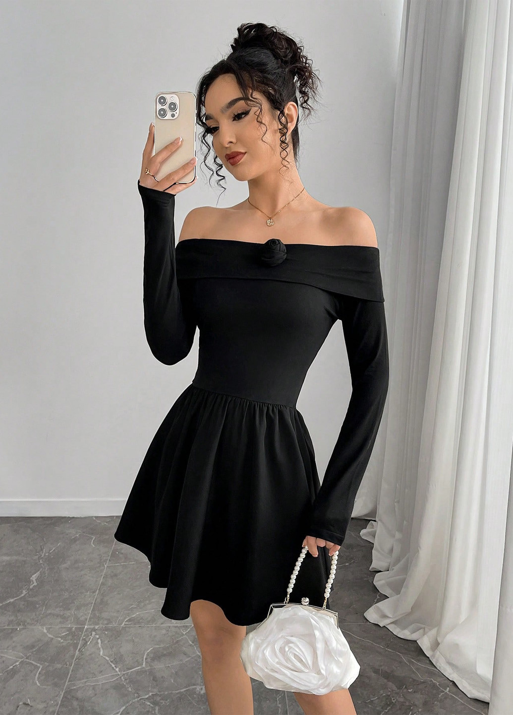 Чорна коктейльна сукня з спідницею-сонце, з відкритими плечима SHEIN однотонна