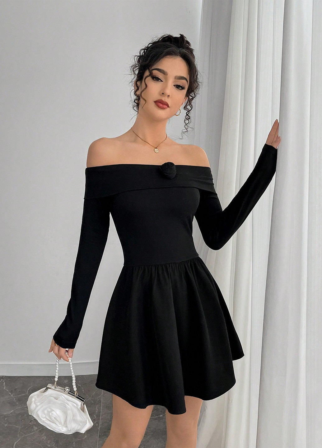 Чорна коктейльна сукня з спідницею-сонце, з відкритими плечима SHEIN однотонна