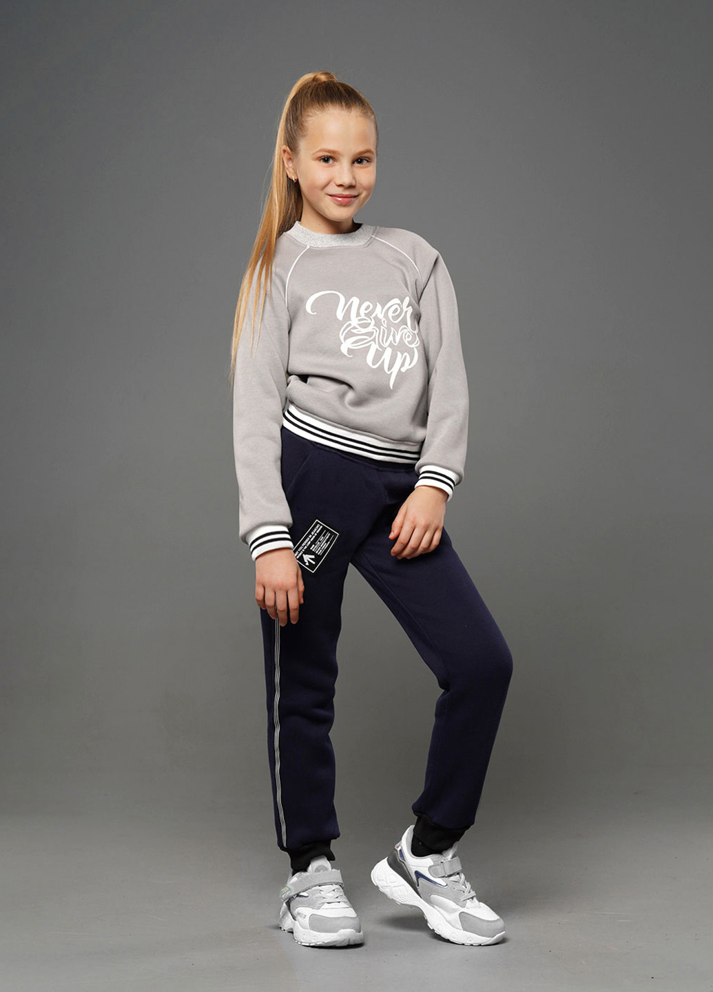 Sinthia світшот напис сірий casual напис сірий кежуал