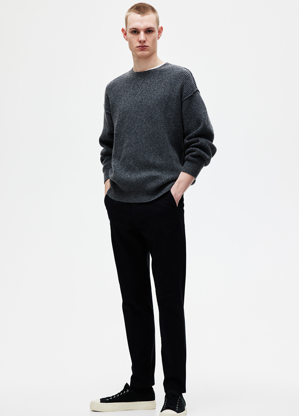 Черные демисезонные регюлар фит джинсы H&M