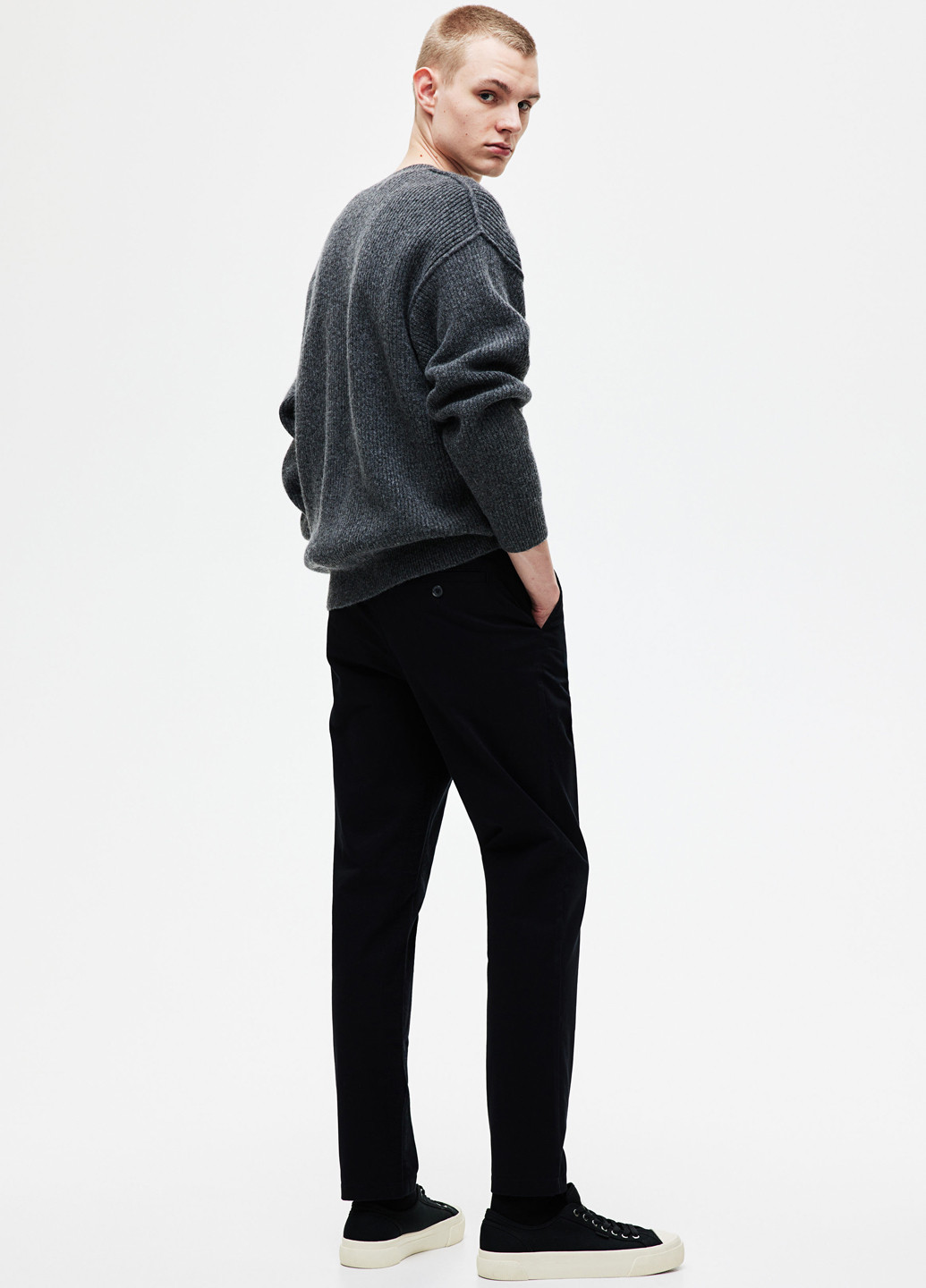 Черные демисезонные регюлар фит джинсы H&M