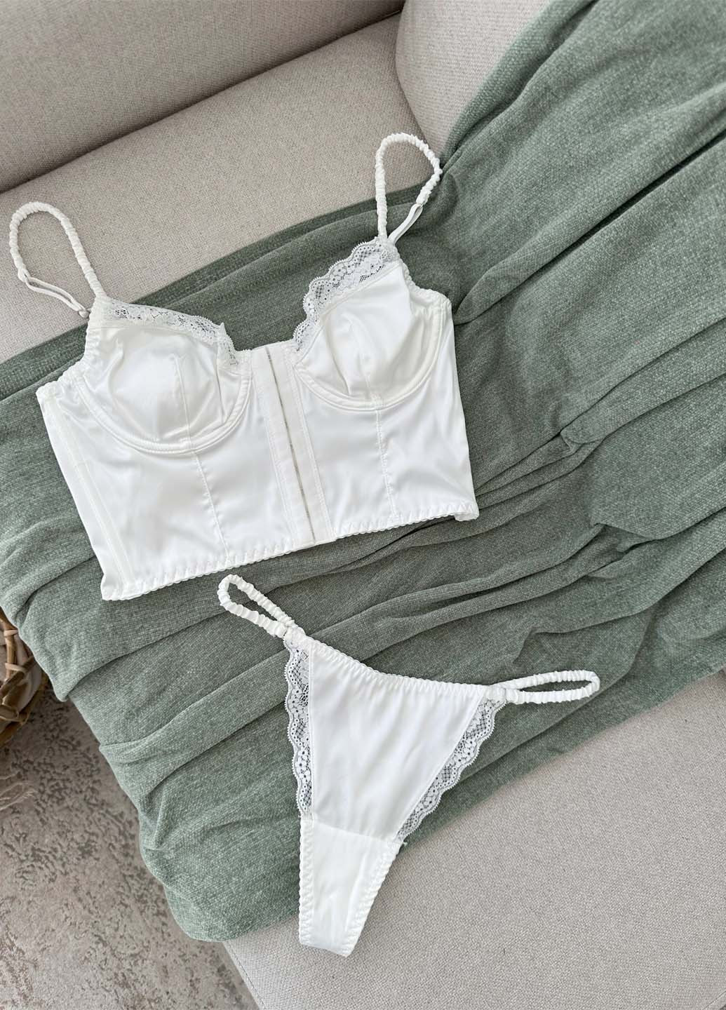 Білий демісезонний комплект (бюстгальтер, трусики) NOVA VEGA