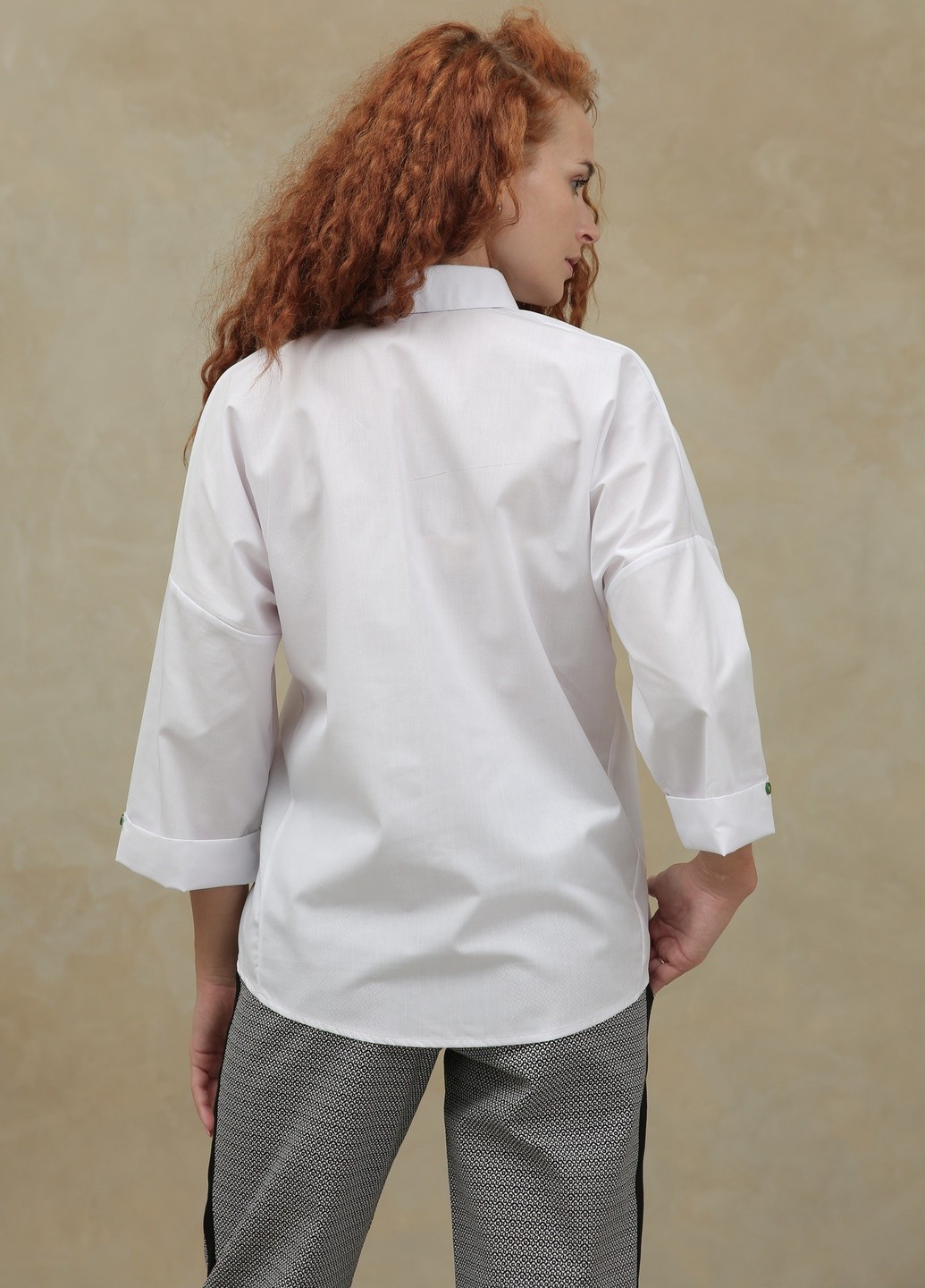 Белая демисезонная с вышивкой "кот в орнаменте мандала" INNOE Блуза