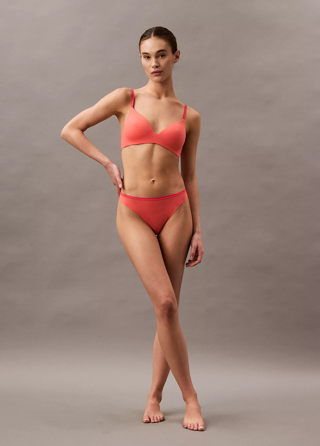 Розовый демисезонный комплект (бюстгальтер, трусики) Calvin Klein