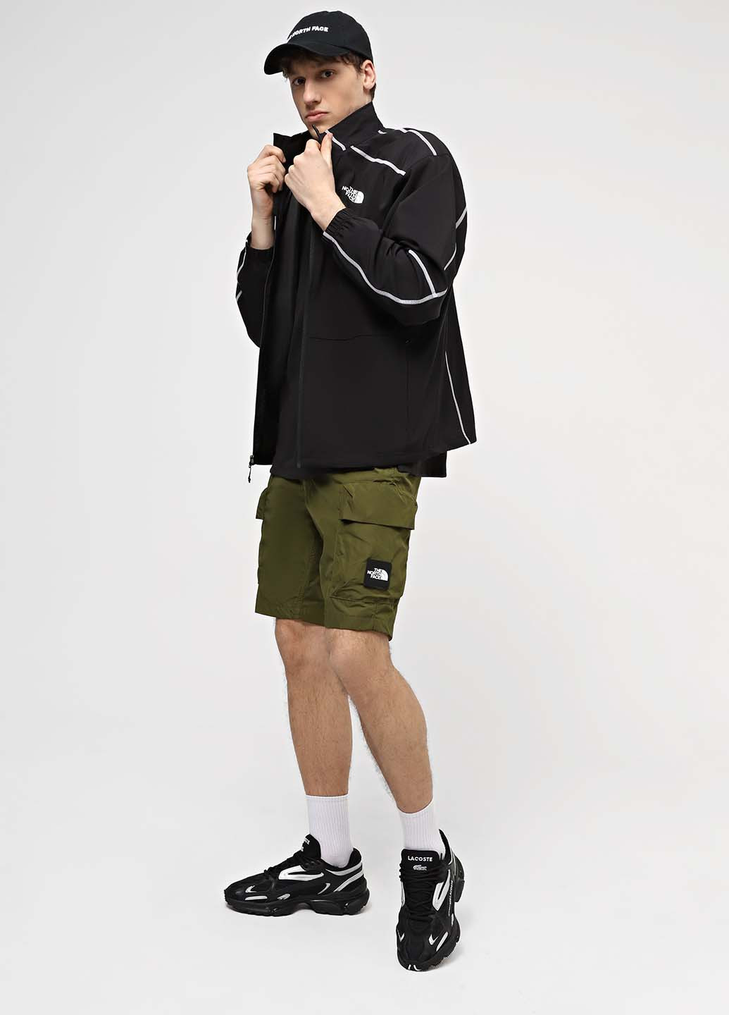 Чорна демісезонна вітровка The North Face