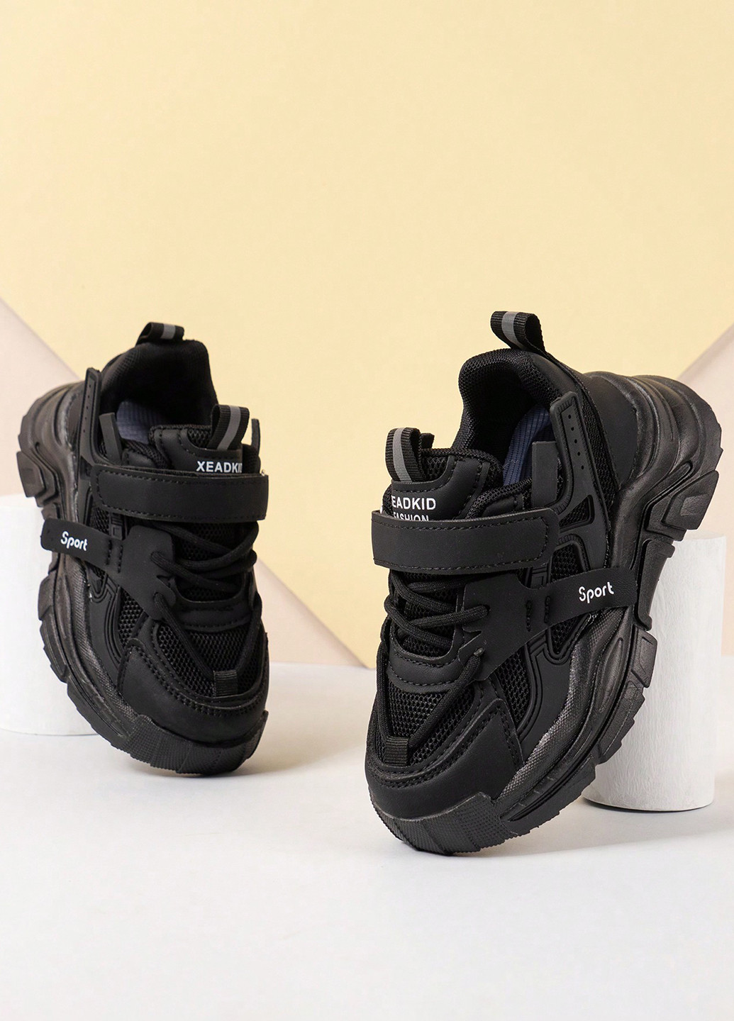 Черные демисезонные кроссовки SHEIN