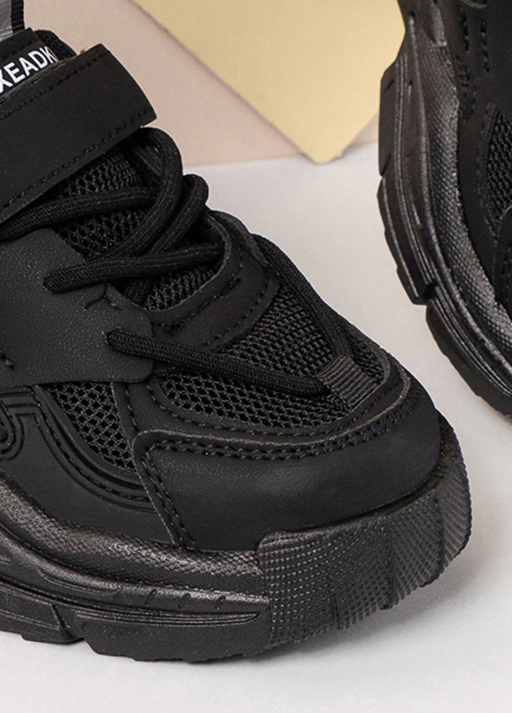 Черные демисезонные кроссовки SHEIN