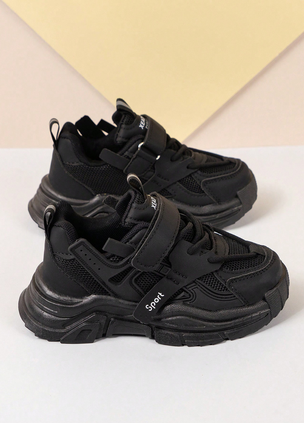 Черные демисезонные кроссовки SHEIN