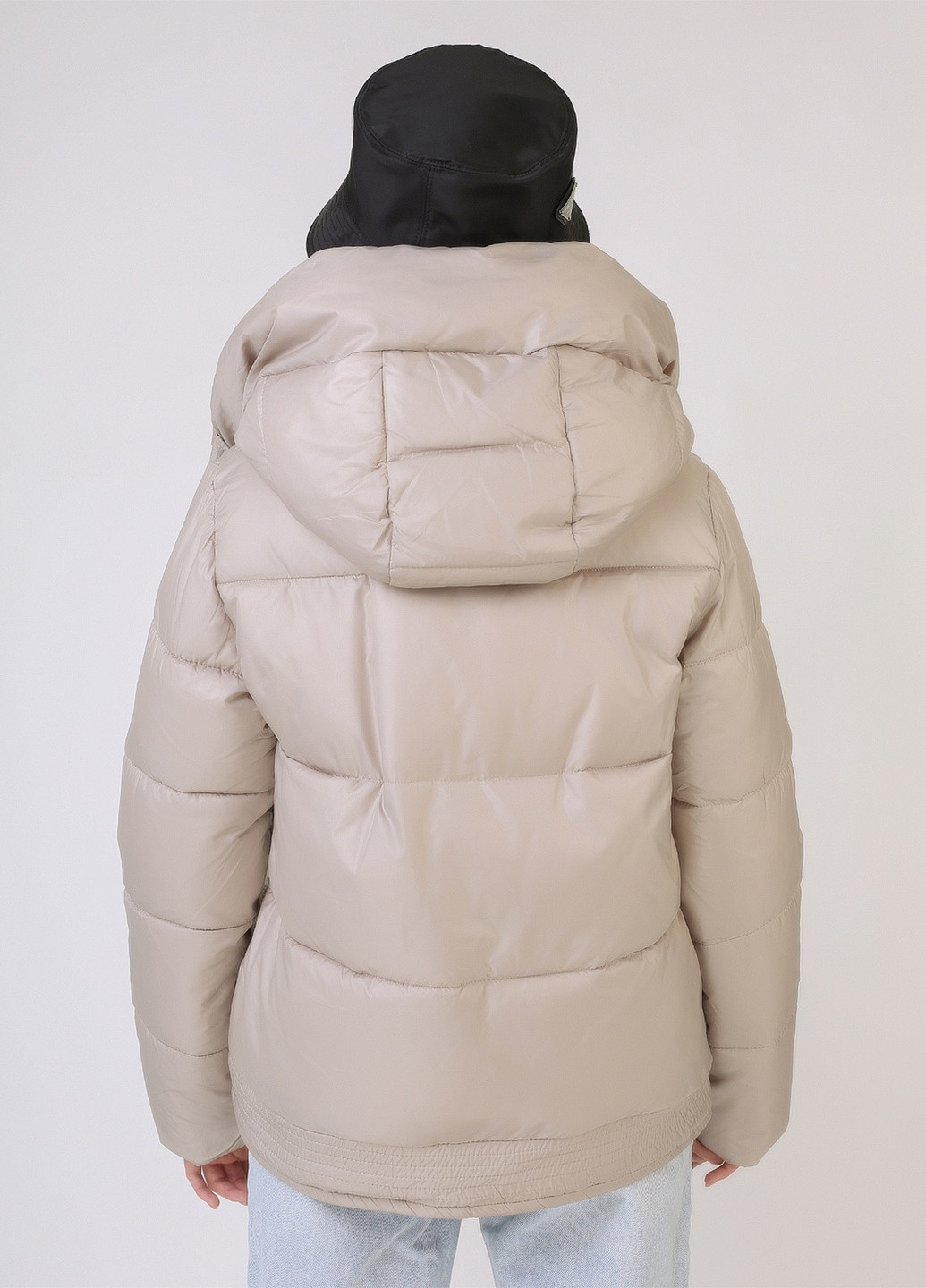 Бежева демісезонна укорочена куртка з об'ємним капюшоном SNOW & PASSION