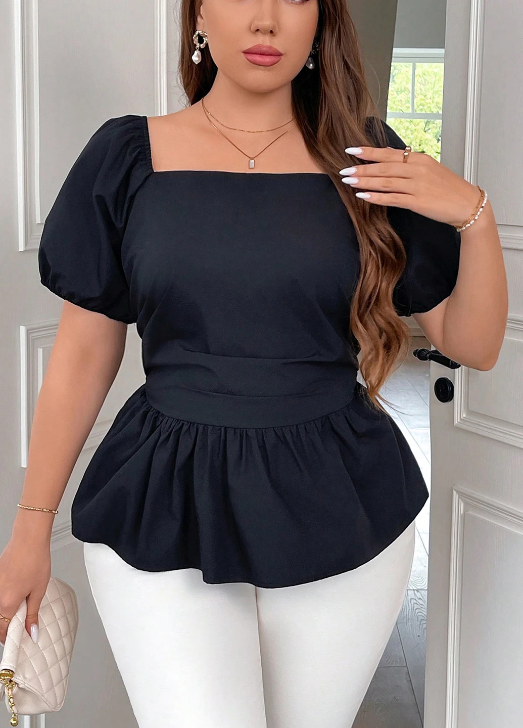 Чорна блуза з баскою SHEIN
