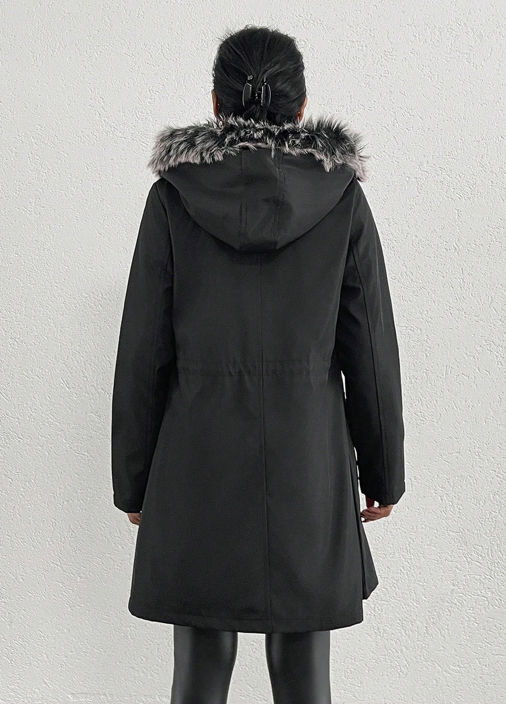 Чорна зимня куртка SHEIN