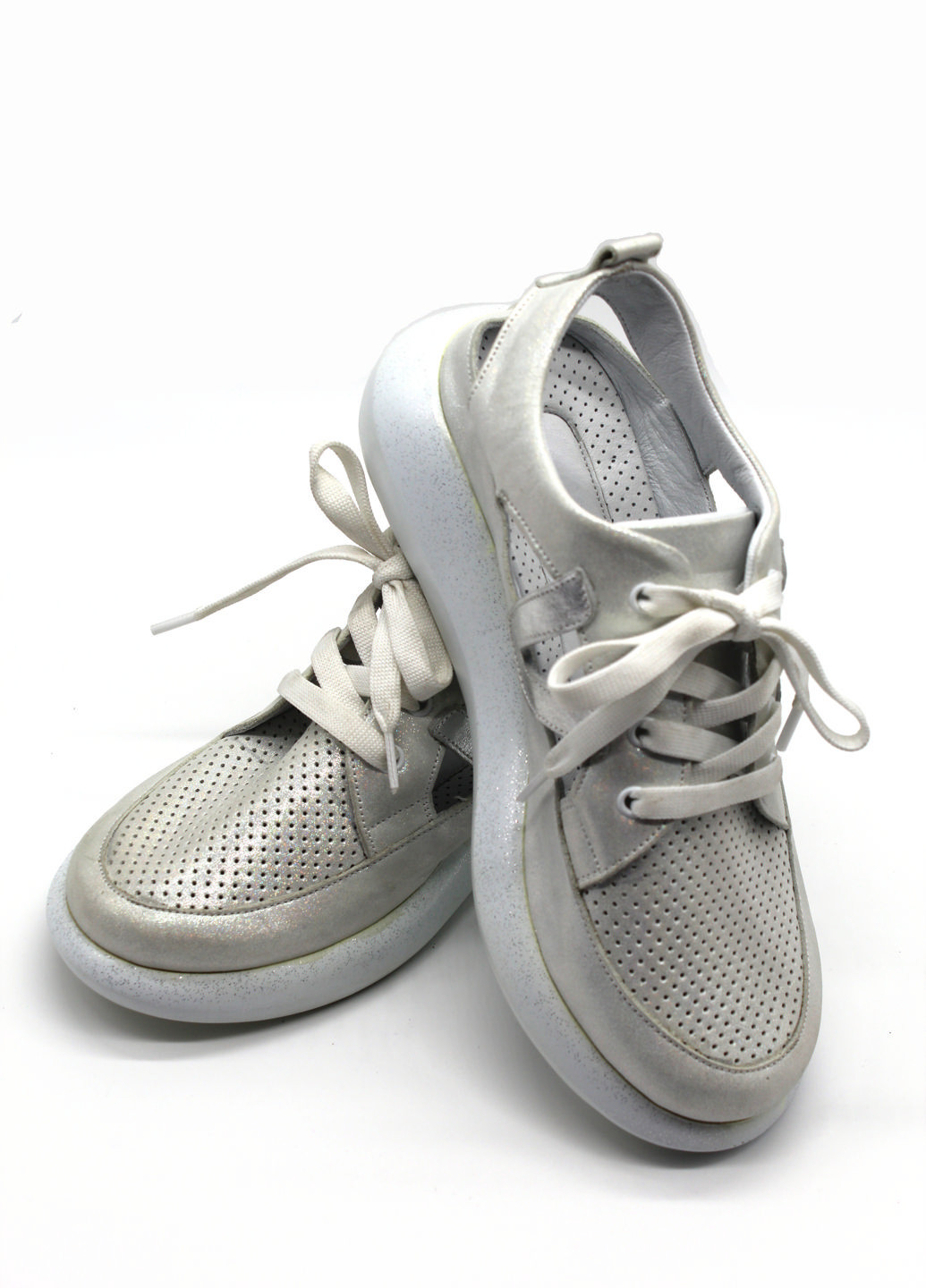 Белые босоножки Rifellini на шнурках с глиттером, со шнуровкой, с тиснением, с перфорацией
