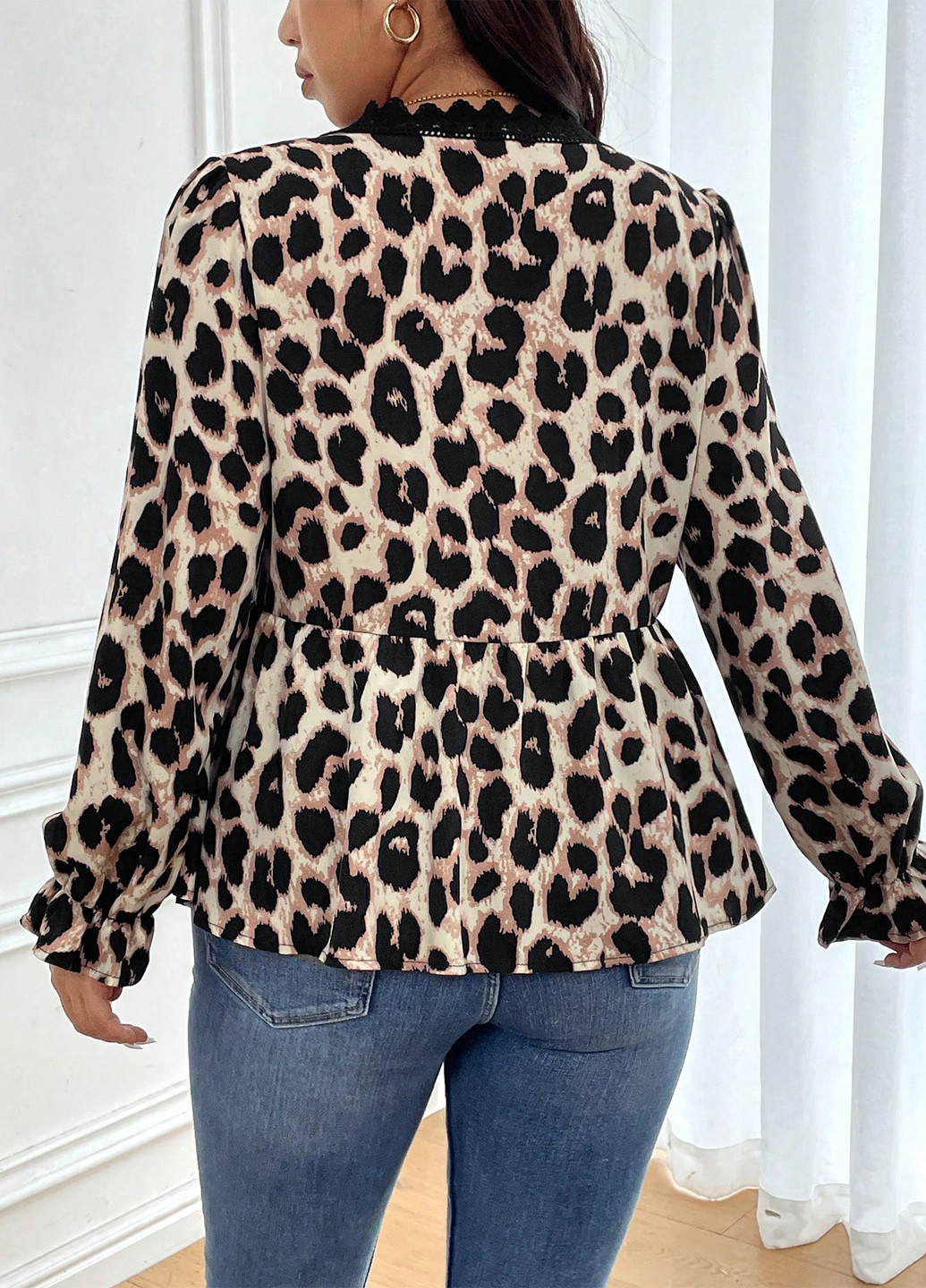 Комбінована блуза з баскою SHEIN