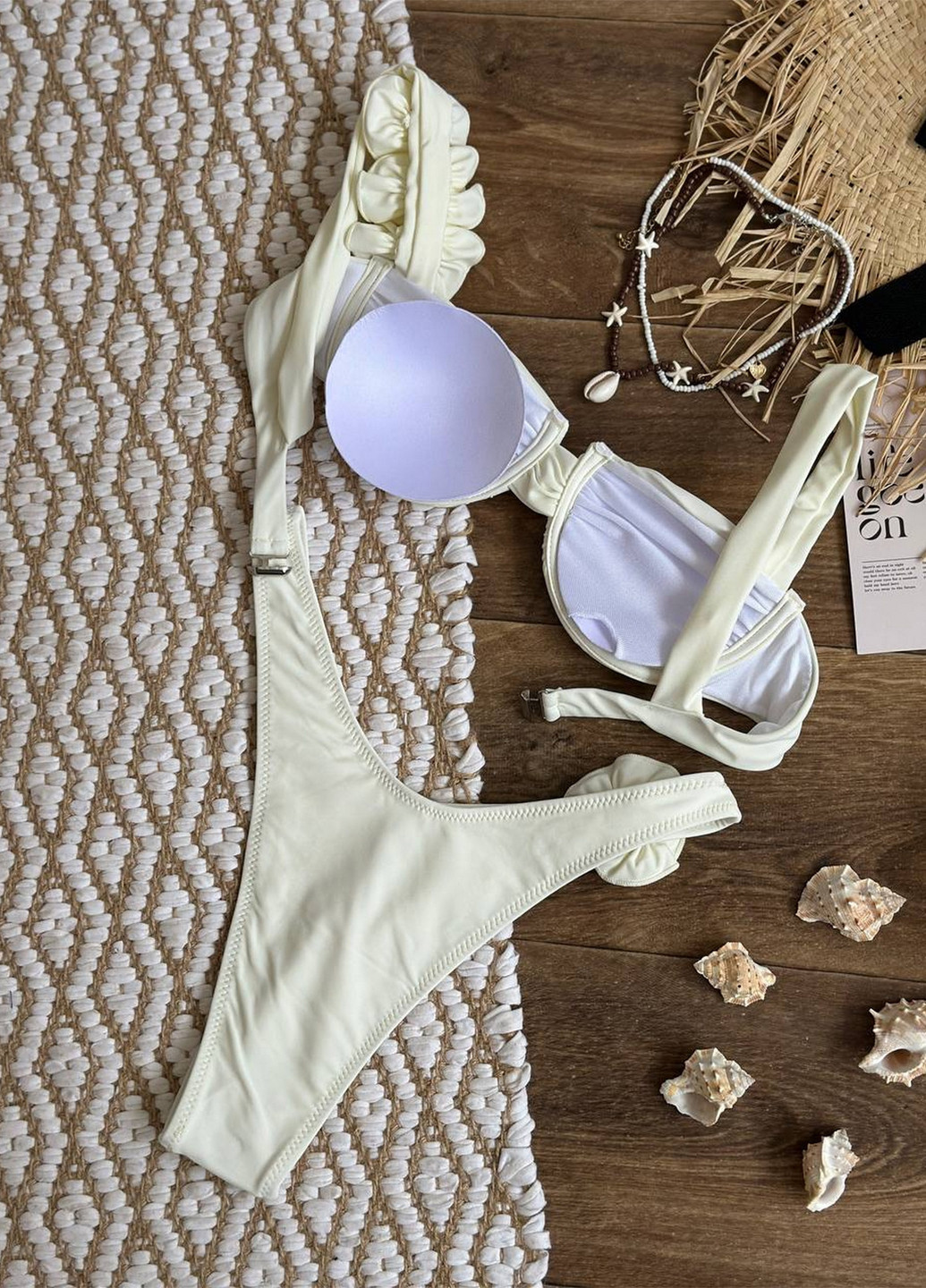 Молочный летний раздельный купальник (лиф, трусики) раздельный NOVA VEGA