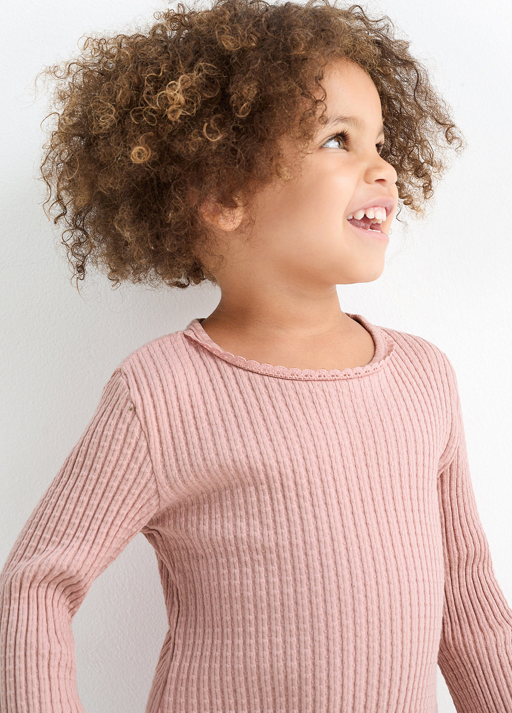 Бледно-розовый демисезонный кэжуал лонгслив C&A однотонный