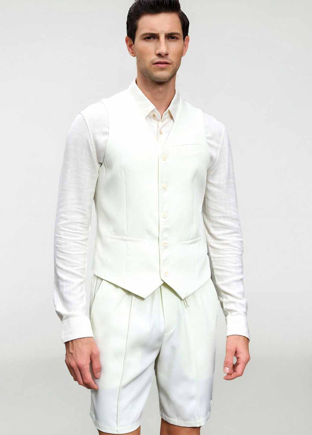 Белый летний костюм (жилет, шорты) с шортами SHEIN