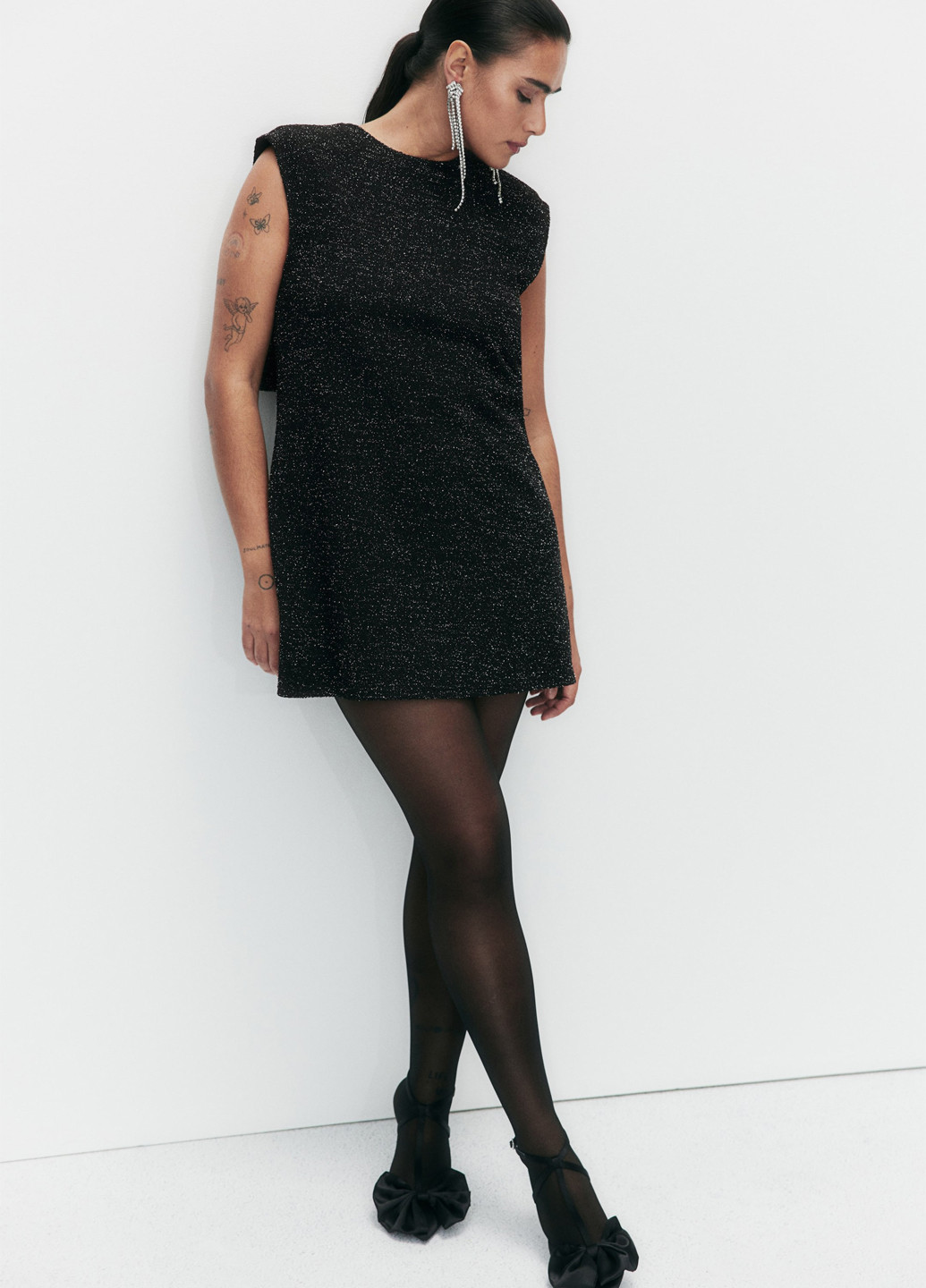 Чорна коктейльна, вечірня сукня з відкритою спиною H&M однотонна