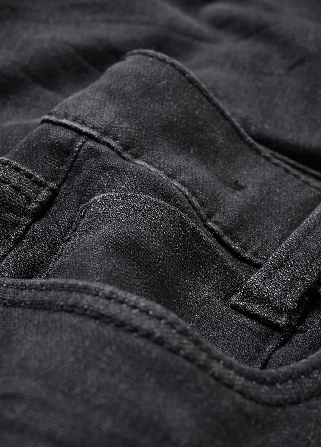 Черные демисезонные зауженные джинсы C&A