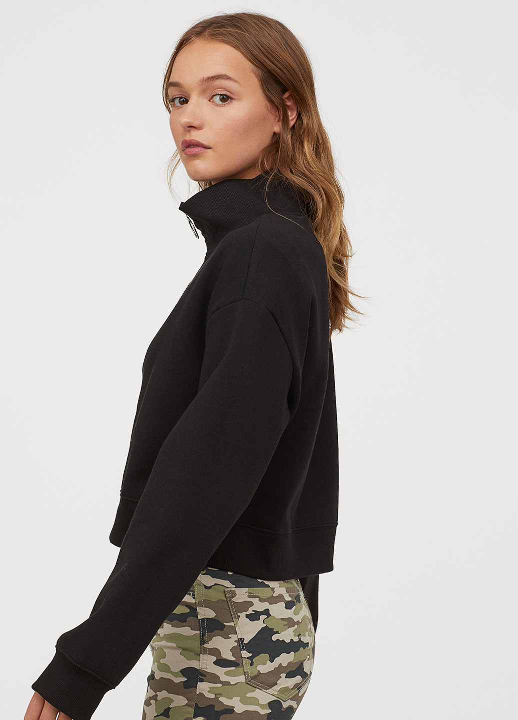 Черный свитшот H&M однотонный (116180107)