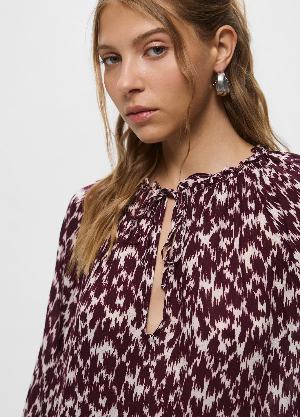 Комбинированное кэжуал платье а-силуэт H&M с абстрактным узором