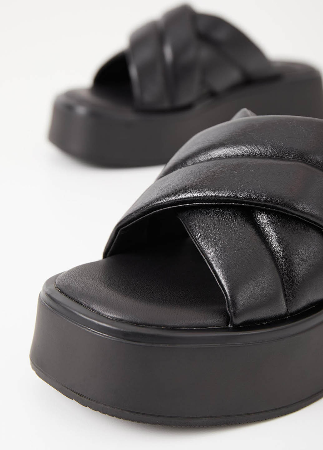 Черные шлепанцы Vagabond