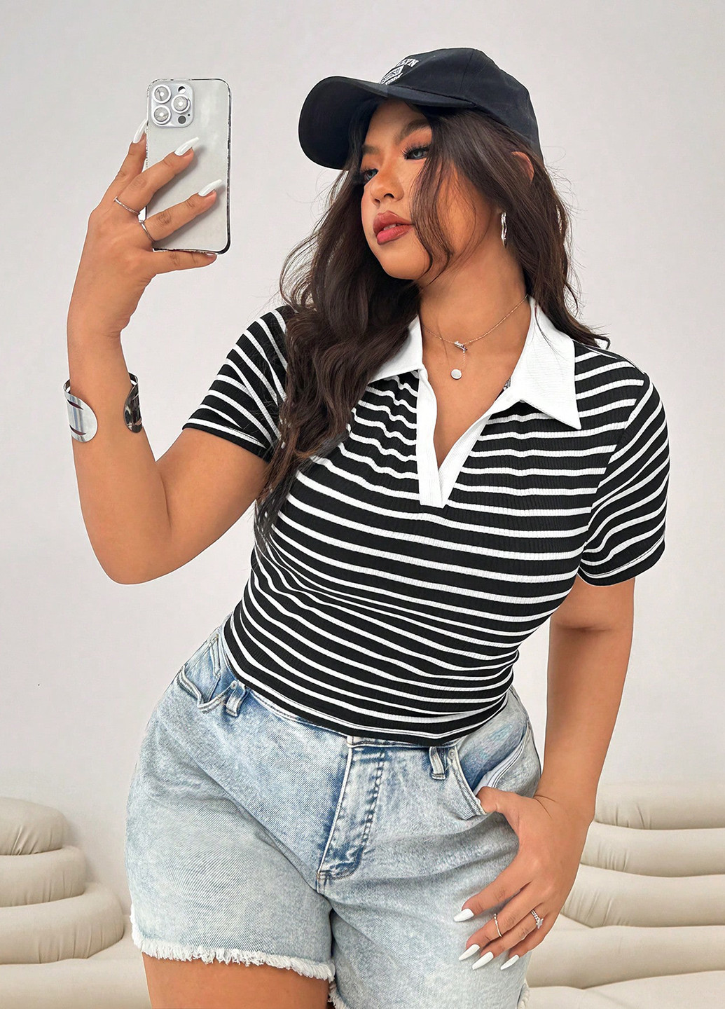 Черно-белая женская футболка-поло SHEIN в полоску