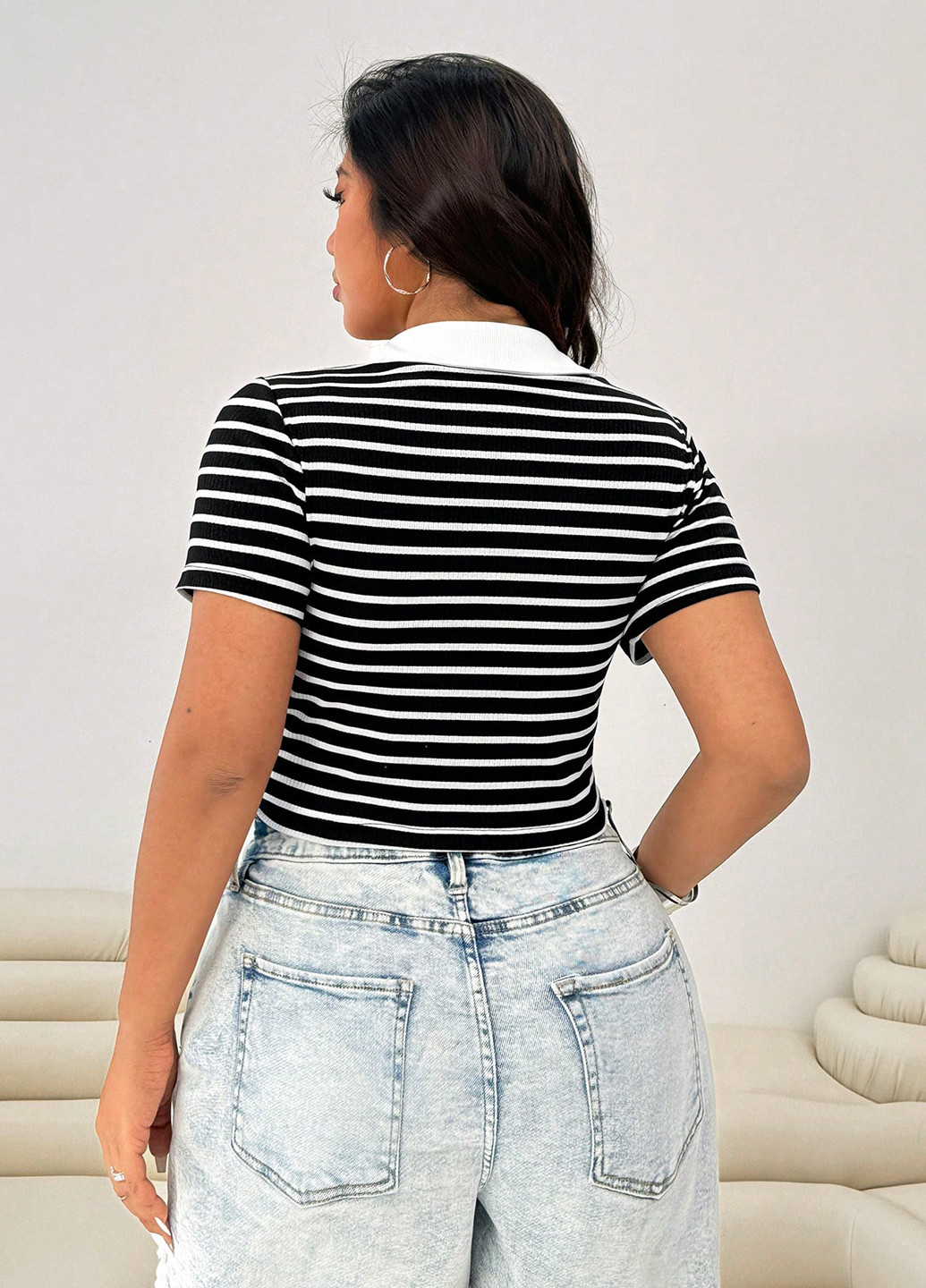 Черно-белая женская футболка-поло SHEIN в полоску