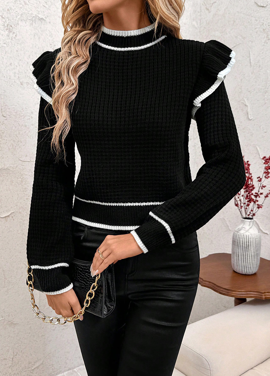 Чорно-білий демісезонний светр SHEIN