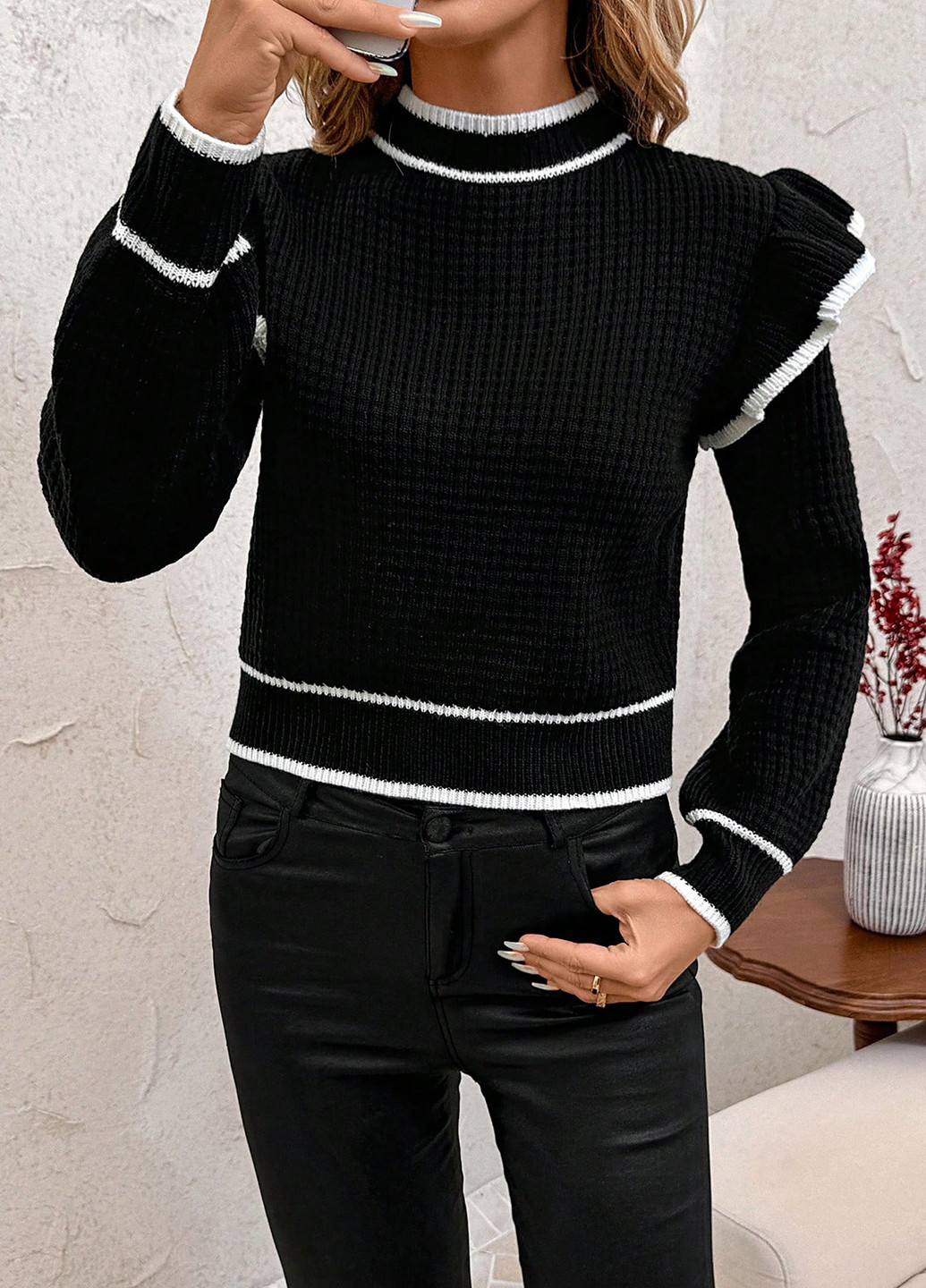 Чорно-білий демісезонний светр SHEIN