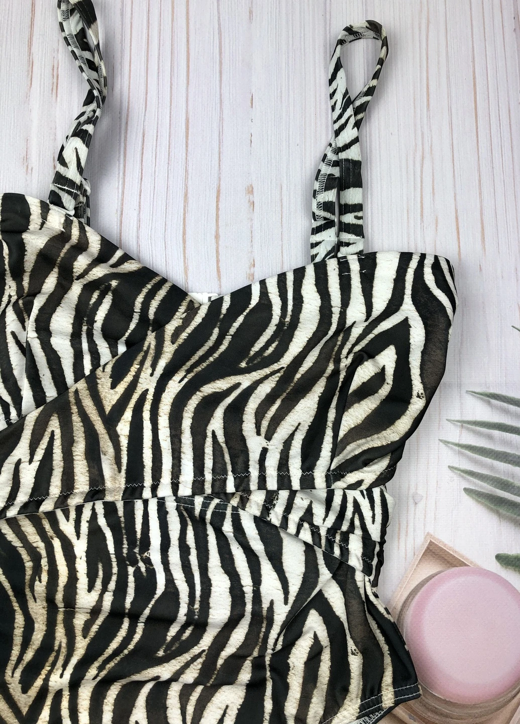 Оливковий літній суцільний купальник суцільний Asos