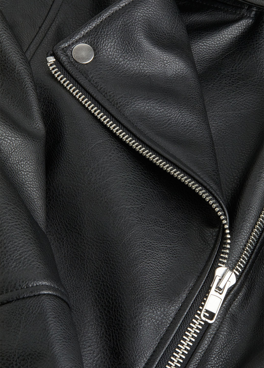 Черная демисезонная куртка байкерская H&M