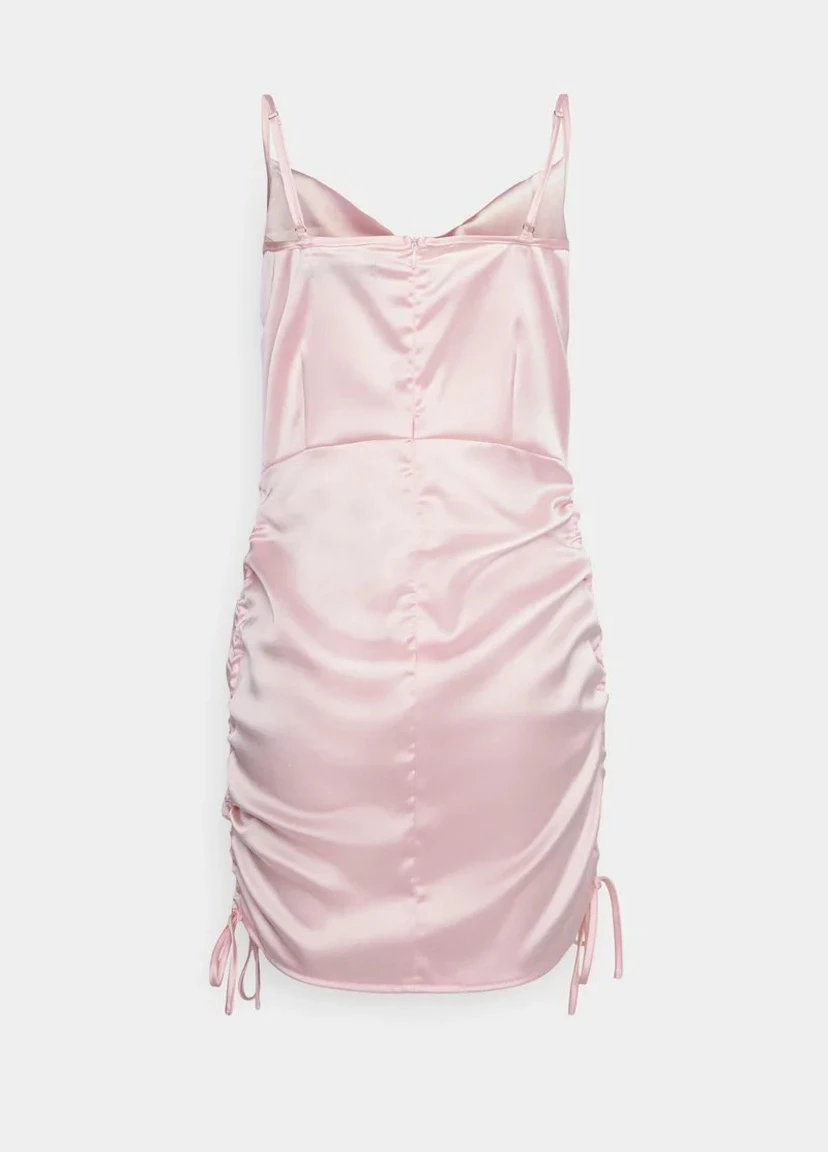 Розовое платье Missguided