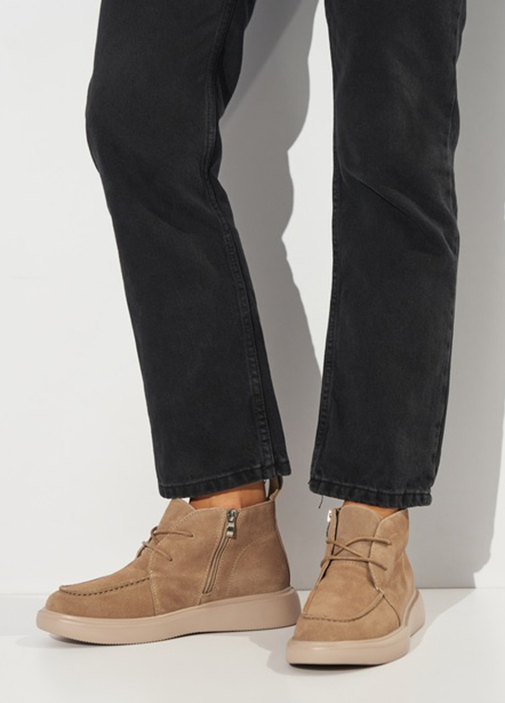 Осенние ботинки дезерты Lola Andy без декора из натуральной замши