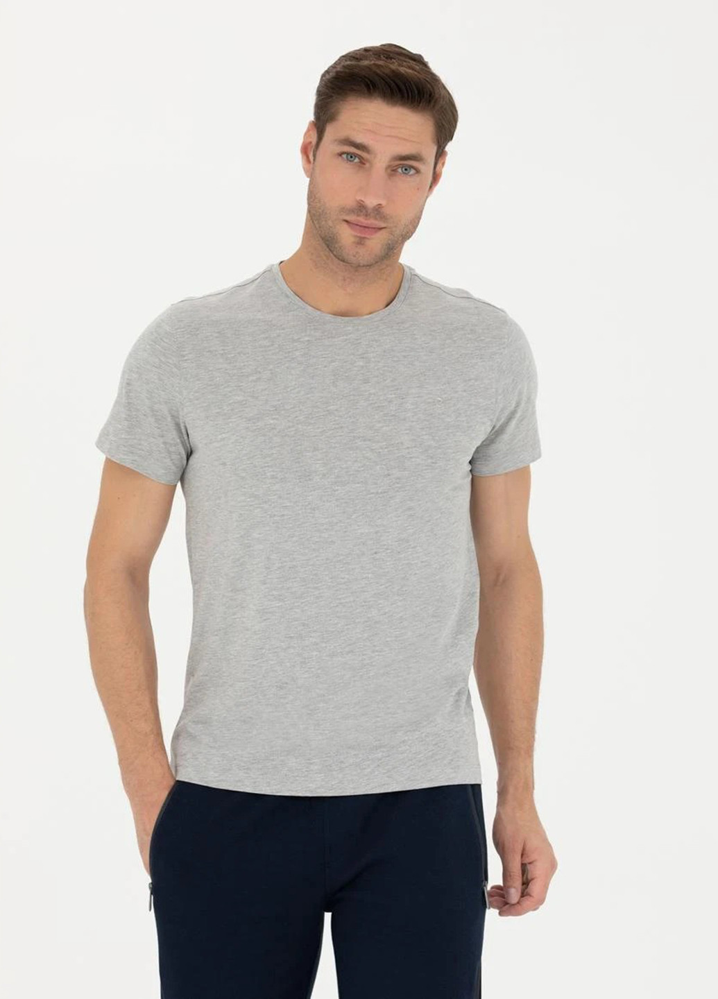 Серая футболка Pierre Cardin