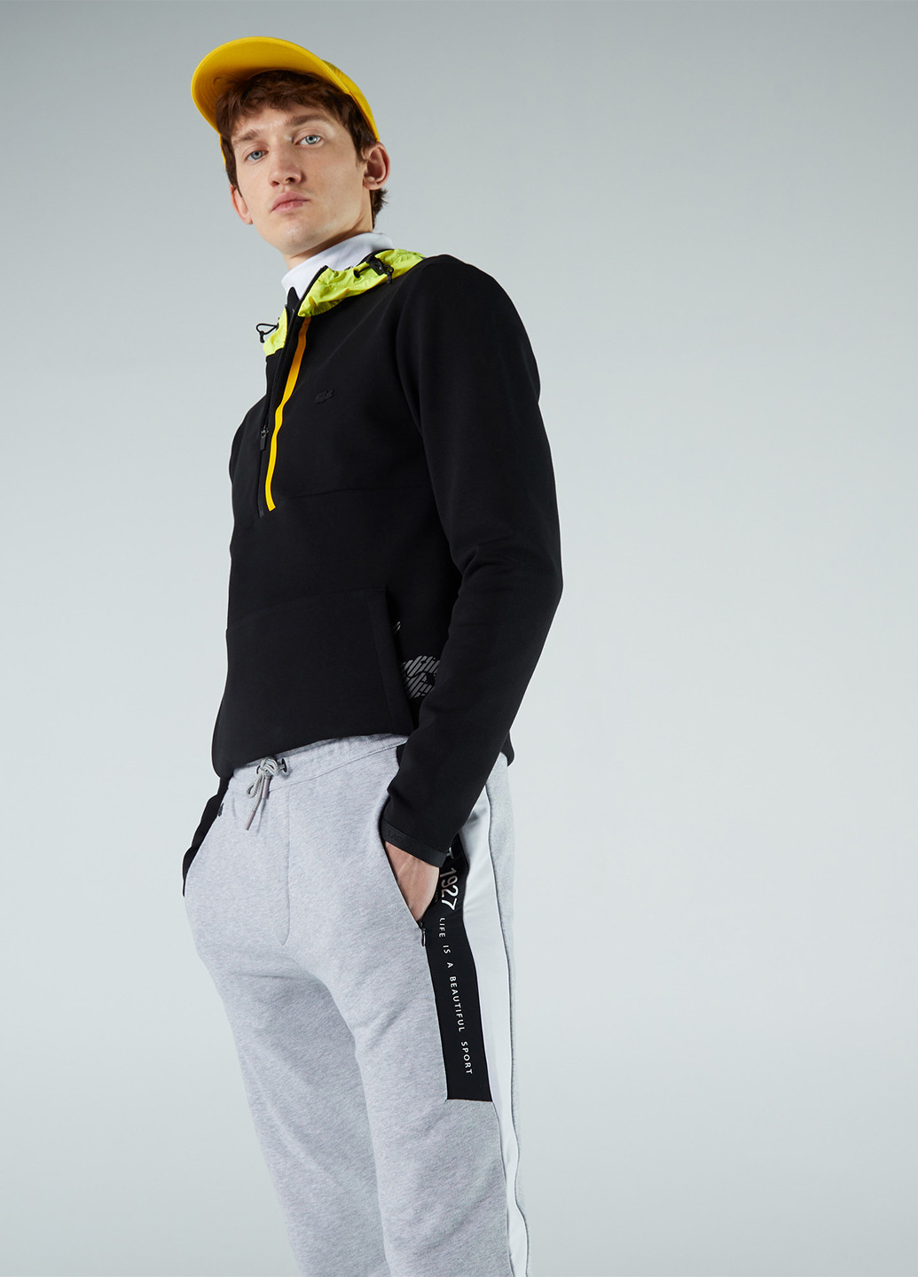 Серые спортивные демисезонные джоггеры брюки Lacoste