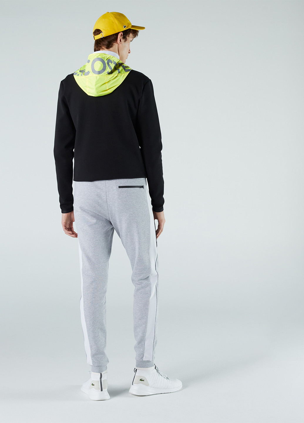 Серые спортивные демисезонные джоггеры брюки Lacoste